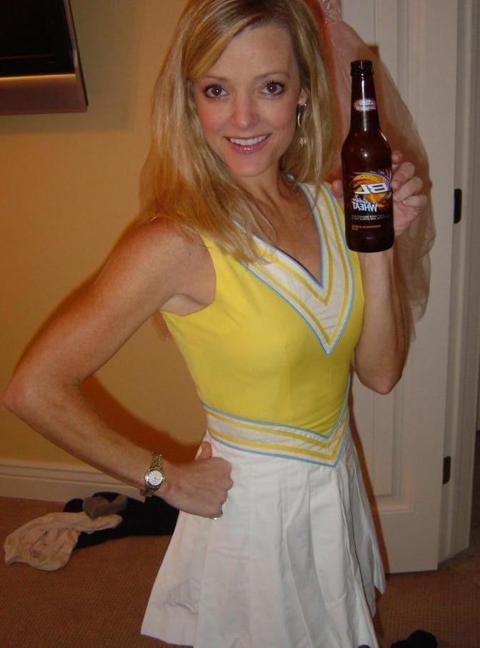 18P Cute Wife Exposed as a Cocksucker
