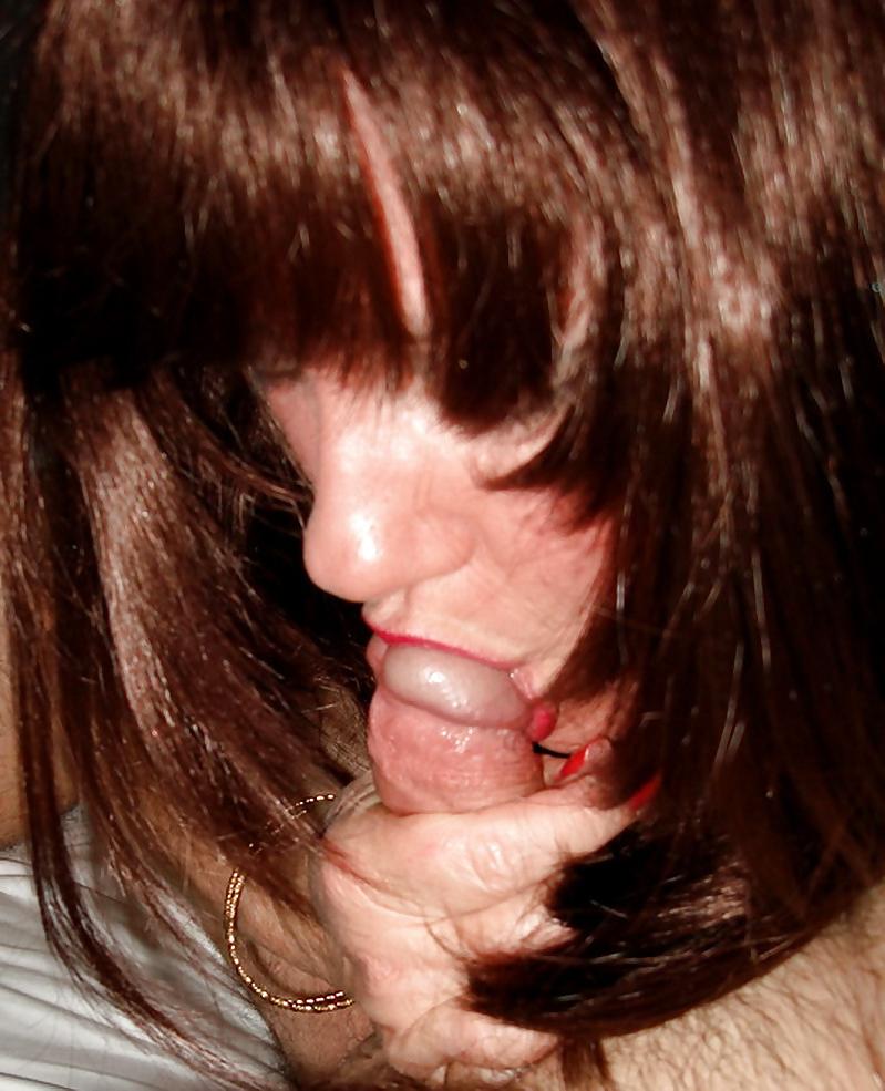 12P SLUT WIFE SUCKING A FRIEND