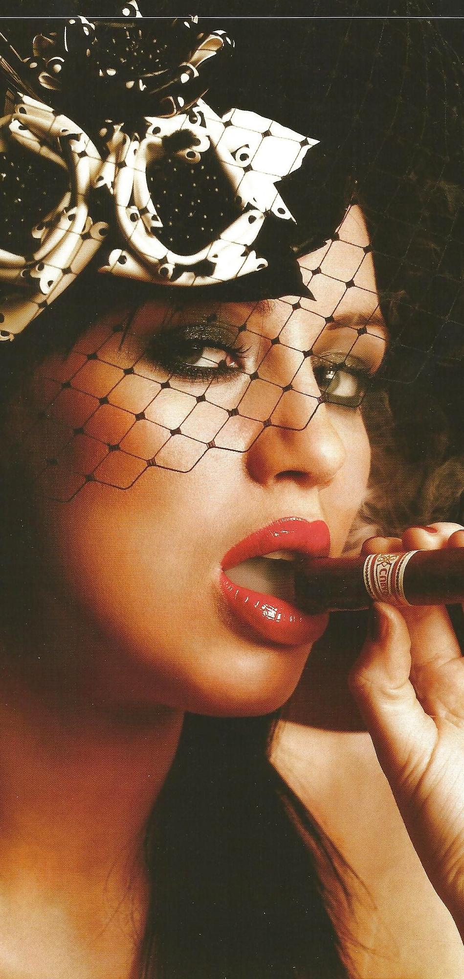 4P Smoking Babe