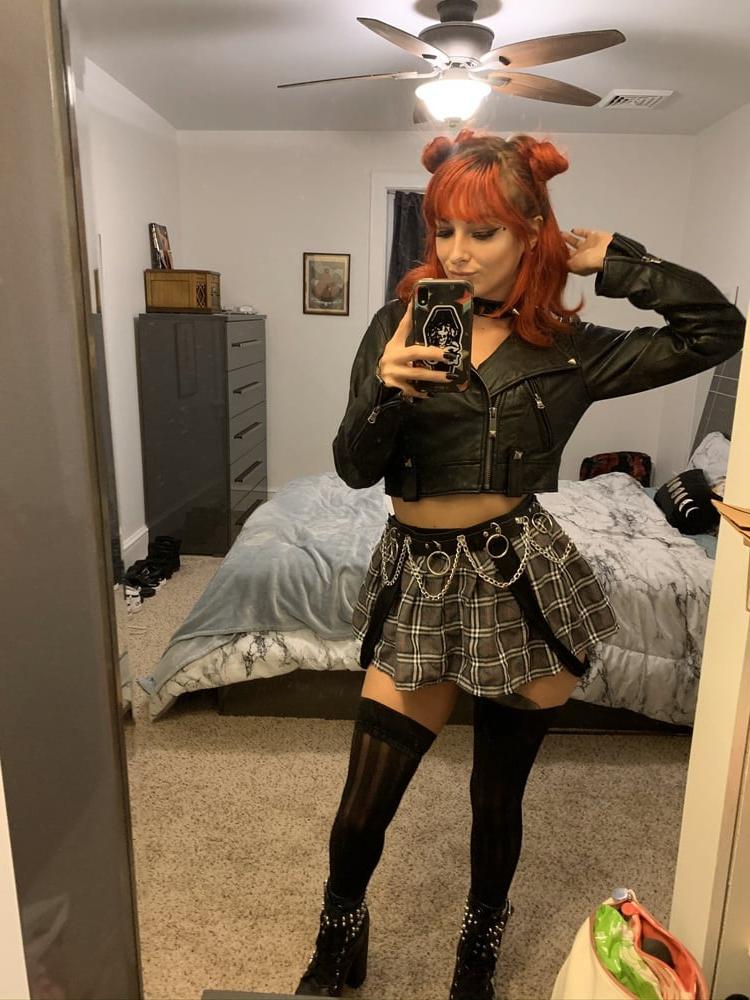 25P Sweet and petite cyber selfie goth Lil