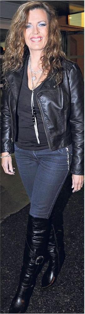 14P Female Celebrity Boots &amp; Leather - Eini pajumaki ika