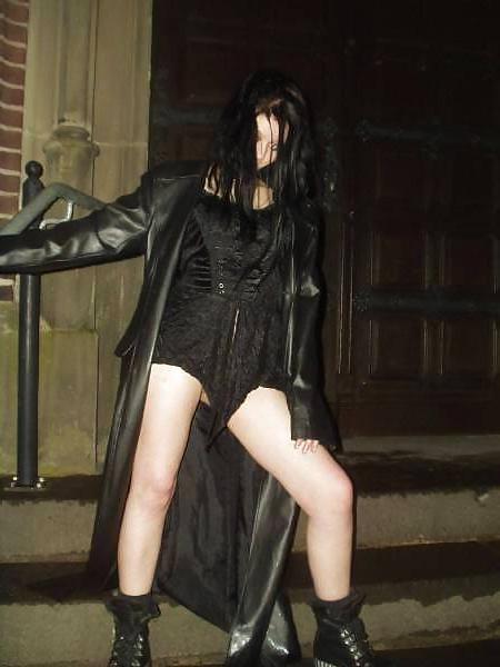 12P Goth girl shows her shaved snatch
