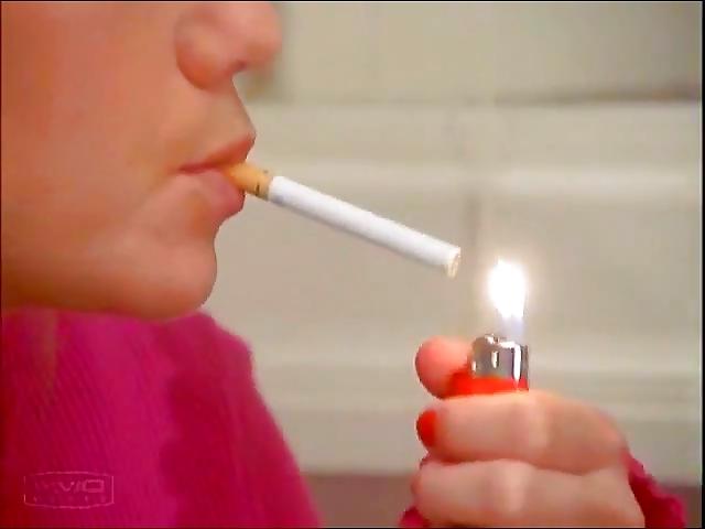 25P Megyn Price Smoking Cigarettes