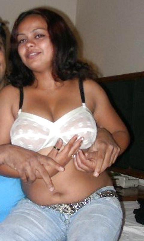 25P HORNY INDIAN WIVES