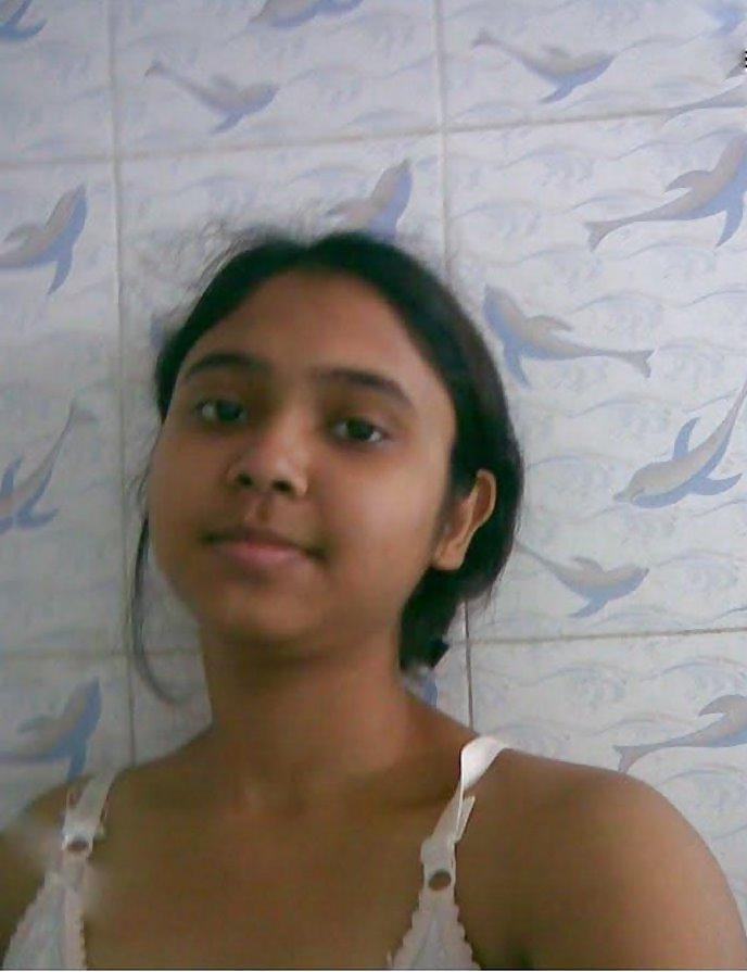 5P Desi Suja's awesome boobs!