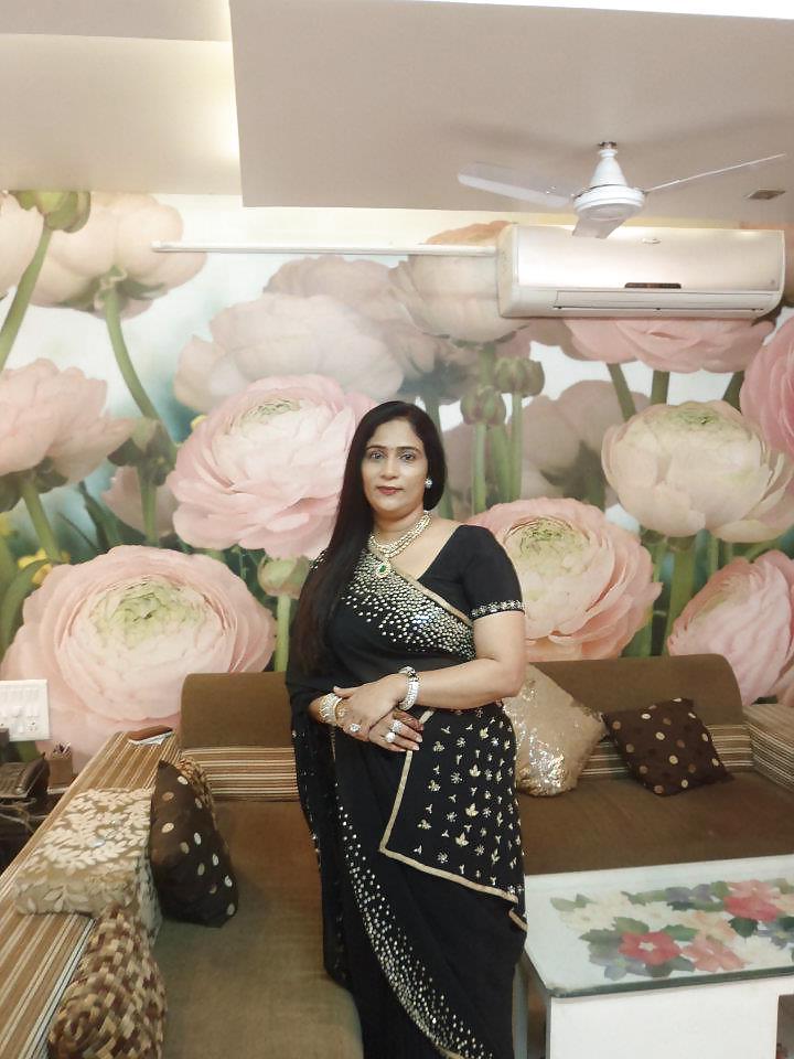 12P Sexy indian lady