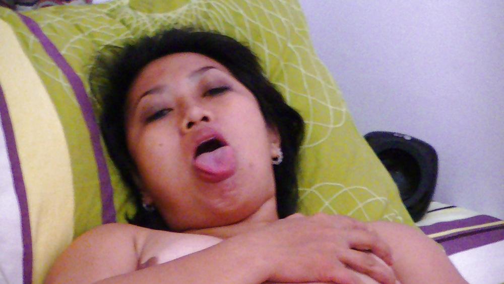 25P Masturbating Nymphomaniac