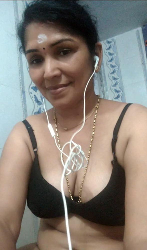 25P Tamil MOM Nude selfies matured wife