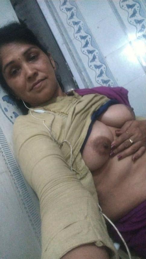 25P Tamil MOM Nude selfies matured wife