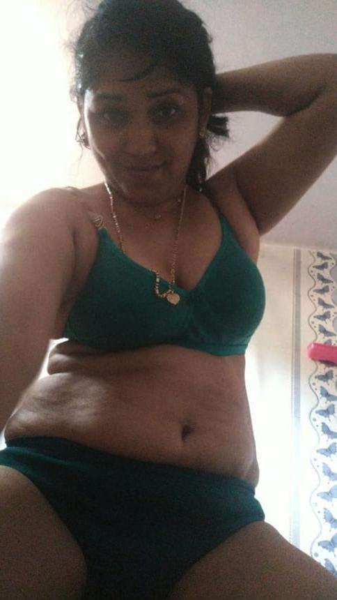25P Tamil MOM Nude selfies matured wife