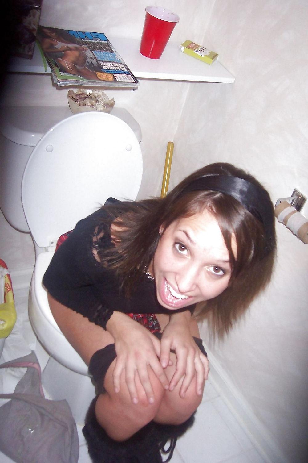 25P Teens Caught by Voyeur TROC