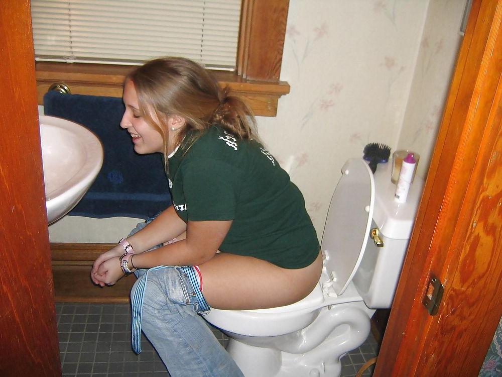 25P Teens Caught by Voyeur TROC