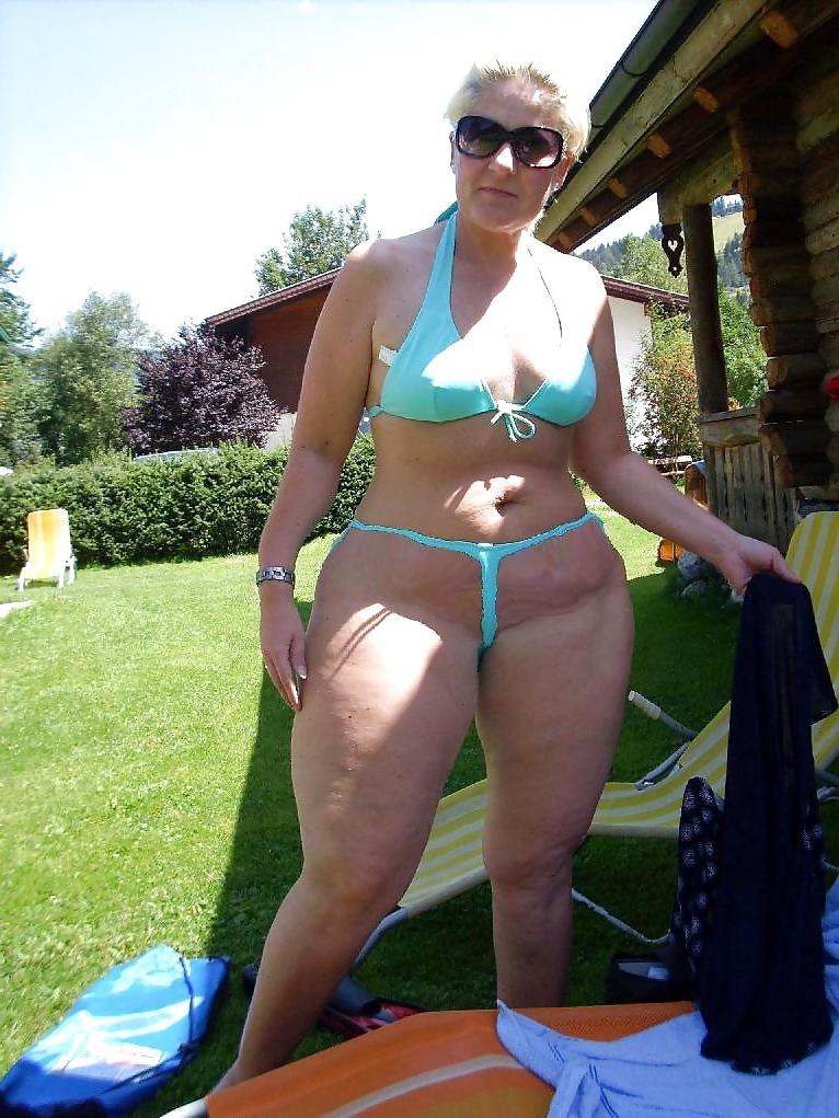 16P German Thick Slut Wife From SmutDates.com