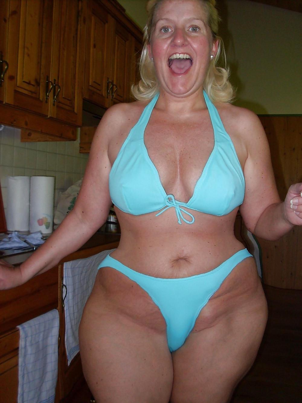 16P German Thick Slut Wife From SmutDates.com