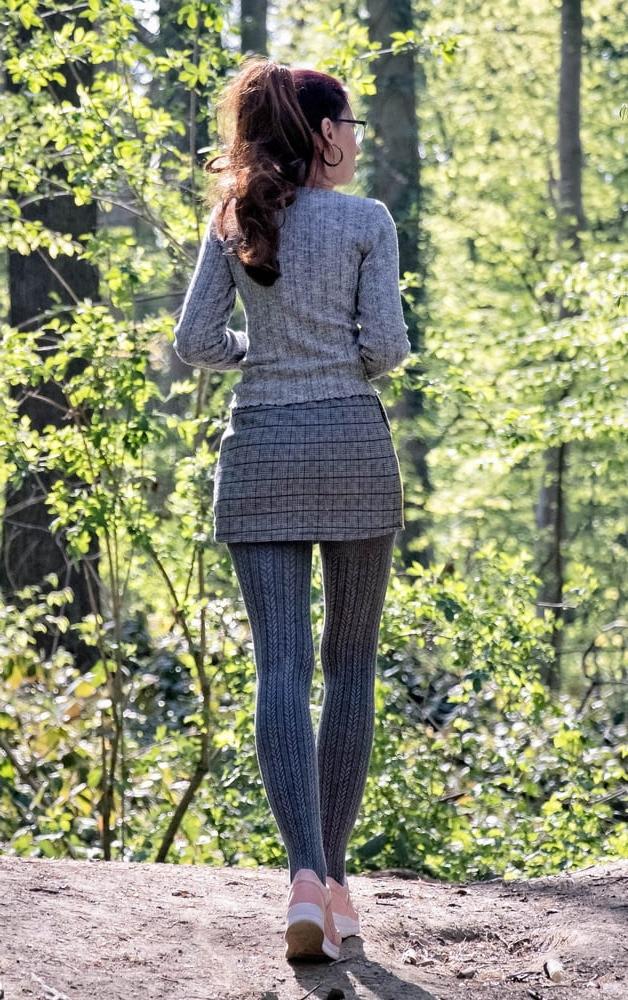 25P Mature German Fashionista in Tights