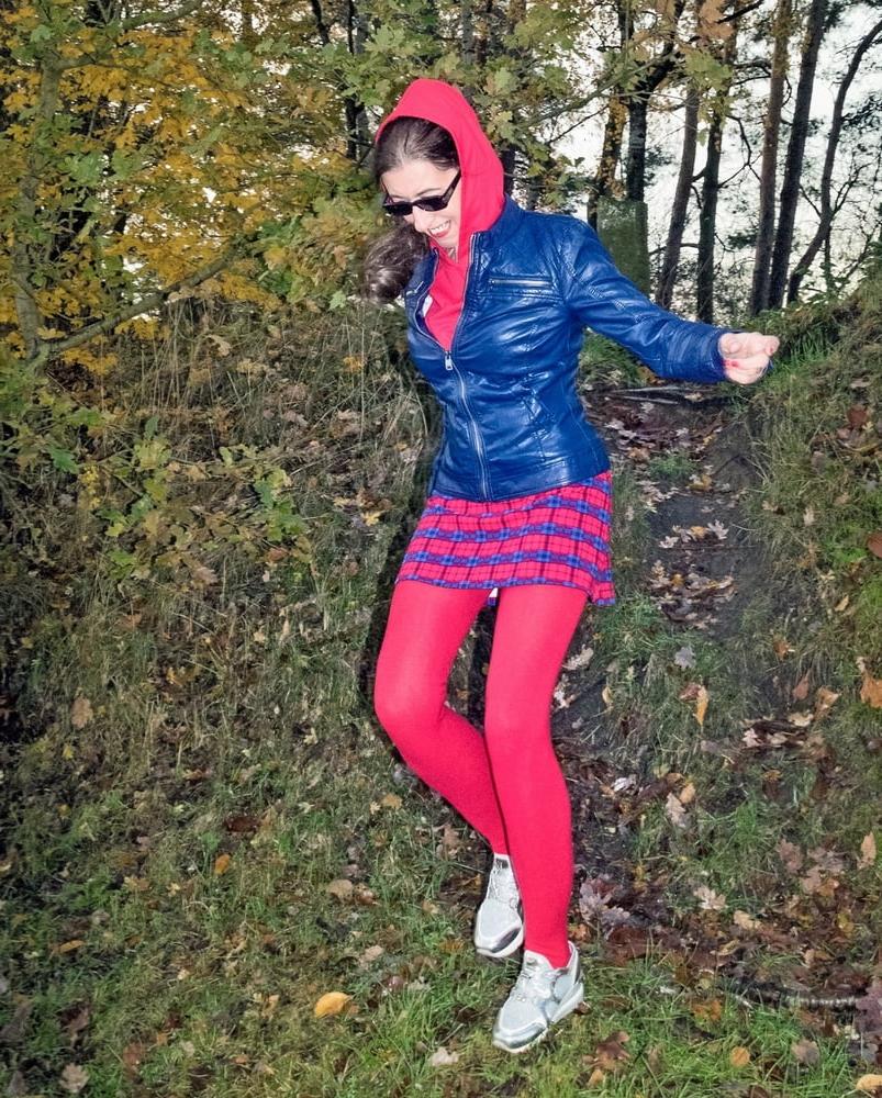 25P Mature German Fashionista in Tights