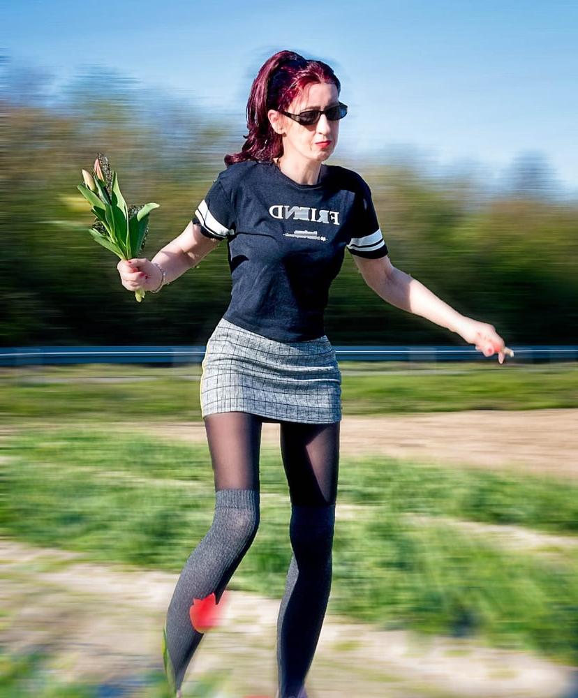 25P Mature German Fashionista in Tights