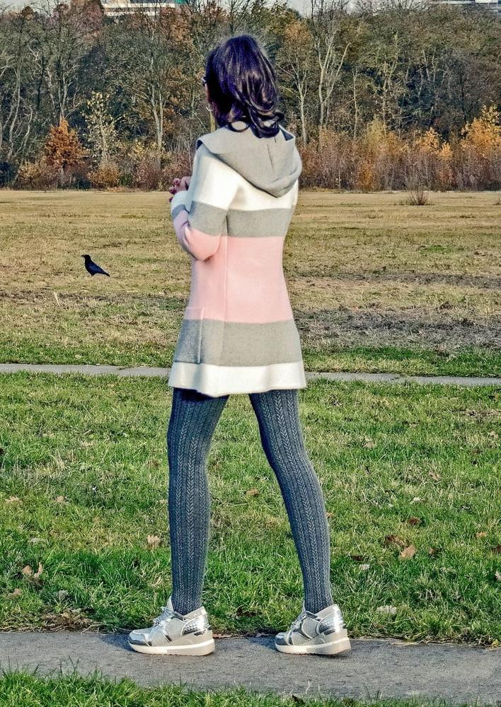 25P Mature German Fashionista in Tights
