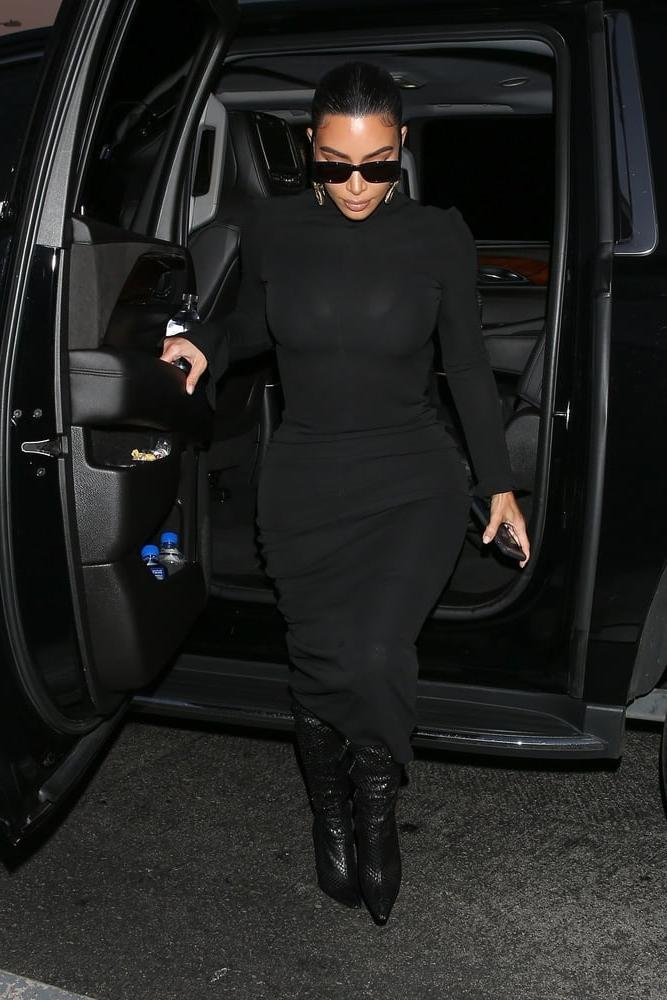 25P Kim Kardashian with Boots Vol 01
