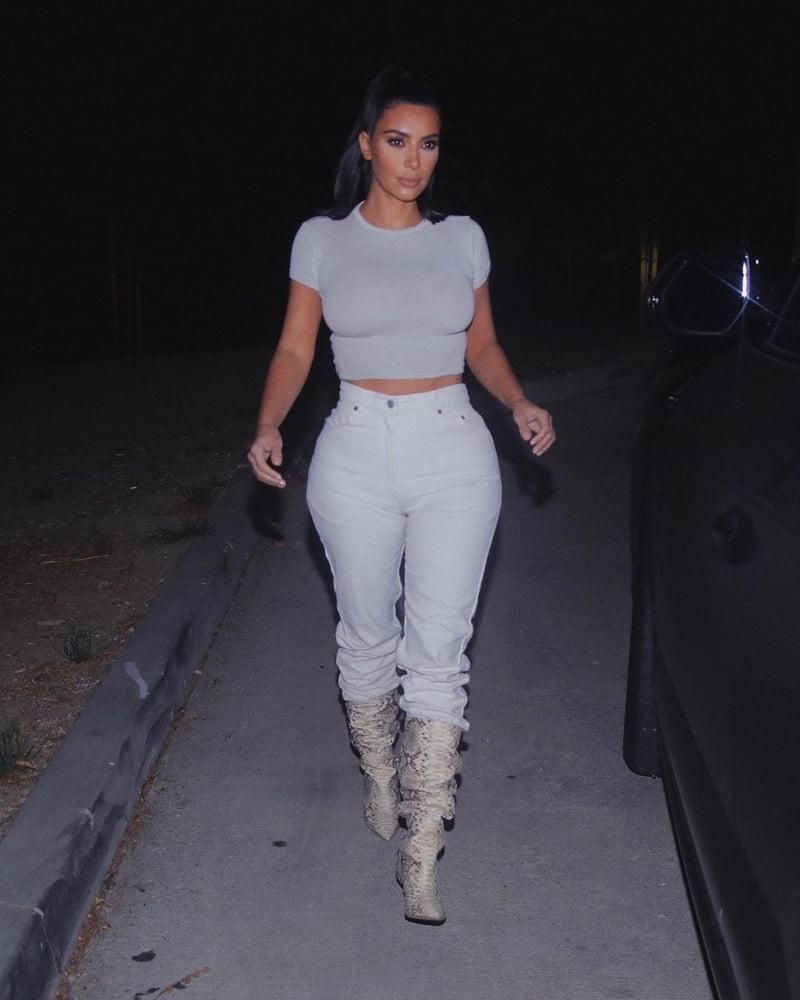 25P Kim Kardashian with Boots Vol 01