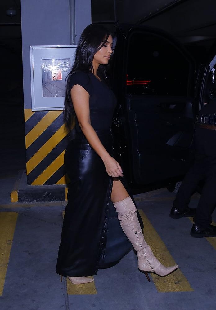 25P Kim Kardashian with Boots Vol 01