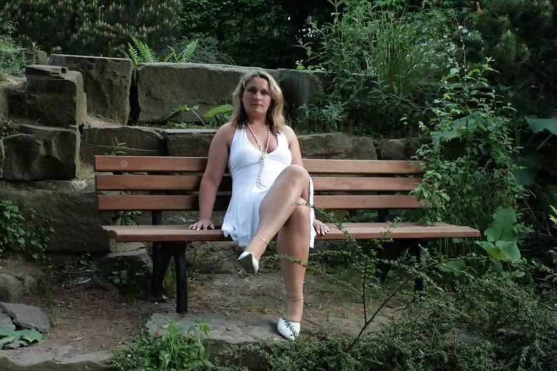 25P Married Blonde Web Slut