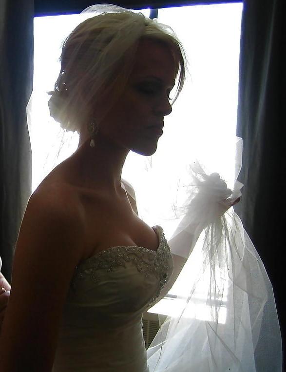 25P Amanda is a hot slim blonde wife I want to fuck