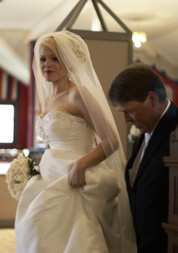 25P Amanda is a hot slim blonde wife I want to fuck