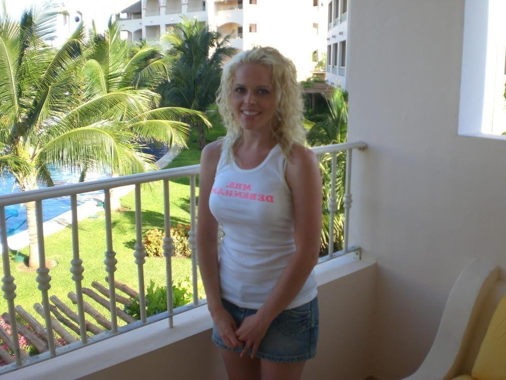 25P Amanda is a hot slim blonde wife I want to fuck