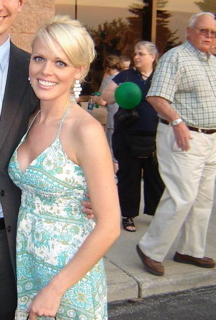 25P Amanda is a hot slim blonde wife I want to fuck