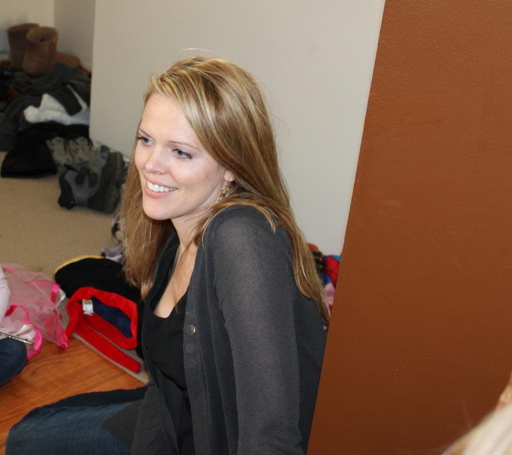 25P Amanda is a hot slim blonde wife I want to fuck
