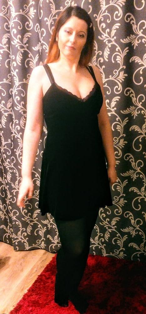 25P Brunette wife