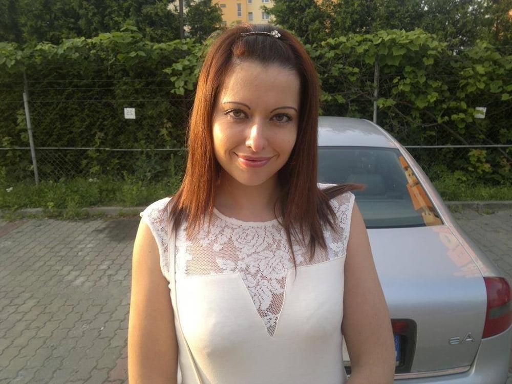 25P Brunette wife