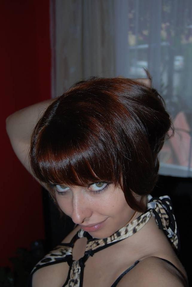 25P Brunette wife