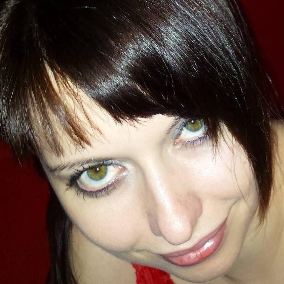 25P Brunette wife