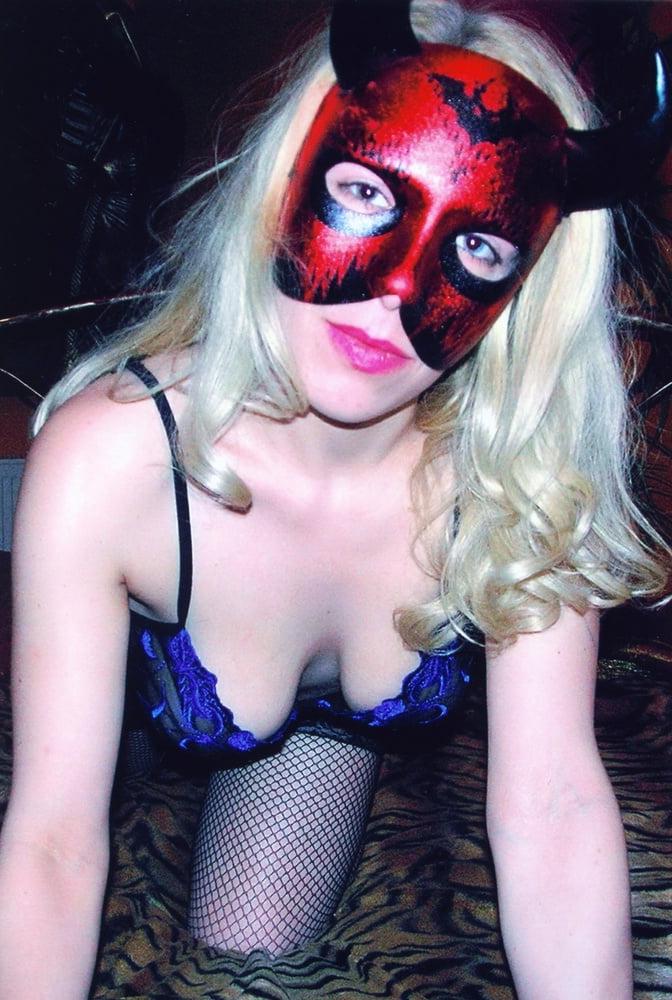 25P German Slut Nicky in dessous