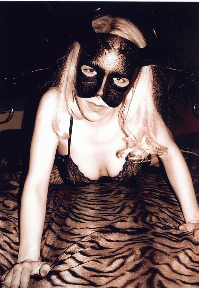 25P German Slut Nicky in dessous
