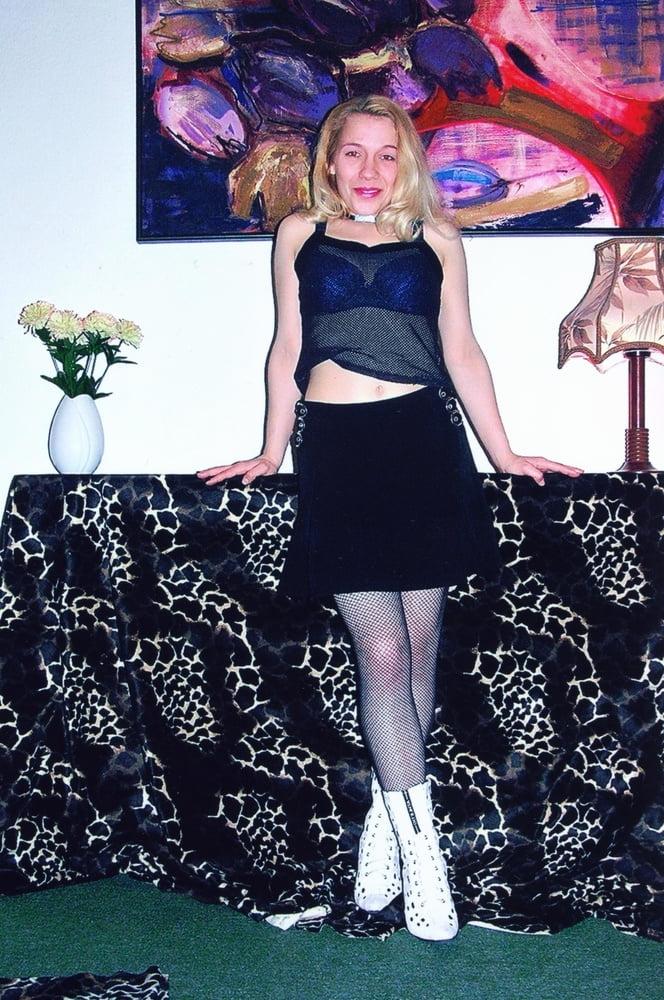 25P German Slut Nicky in dessous