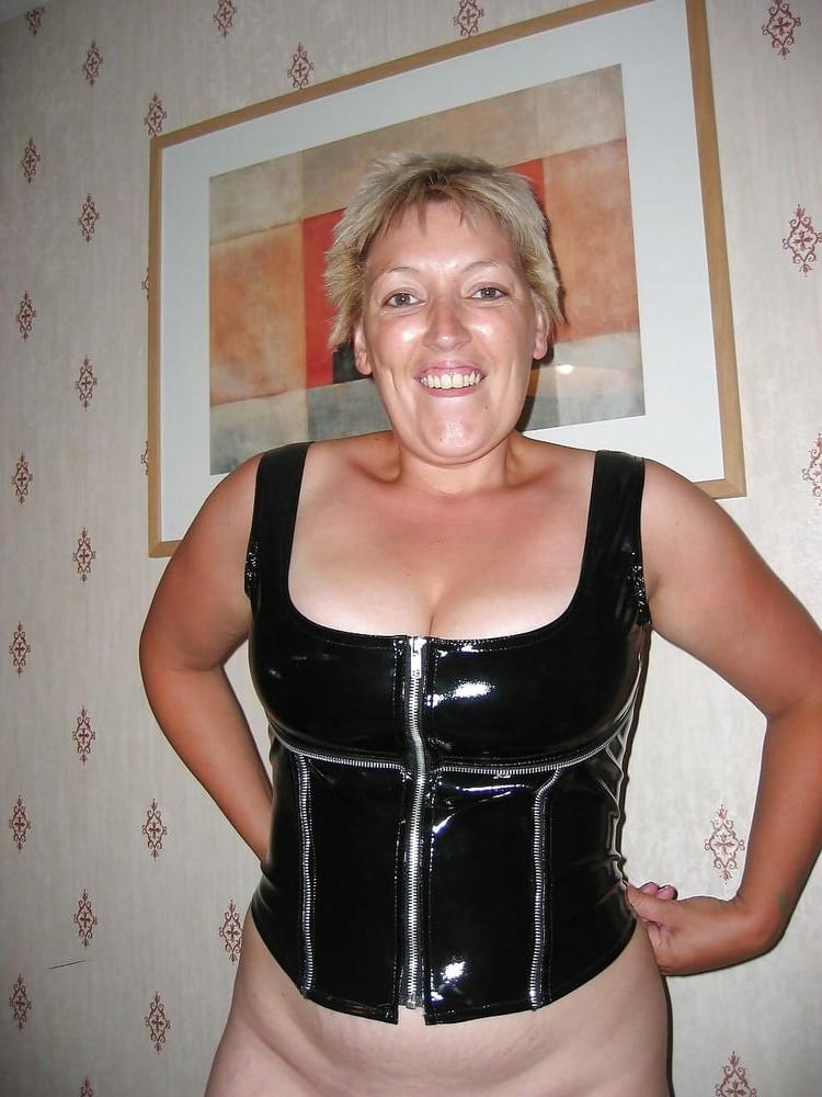 25P AMATEUR WIFE WITH BIG TITS