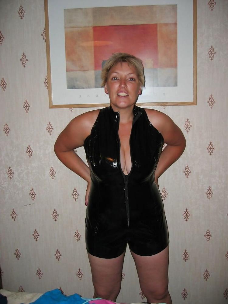 25P AMATEUR WIFE WITH BIG TITS