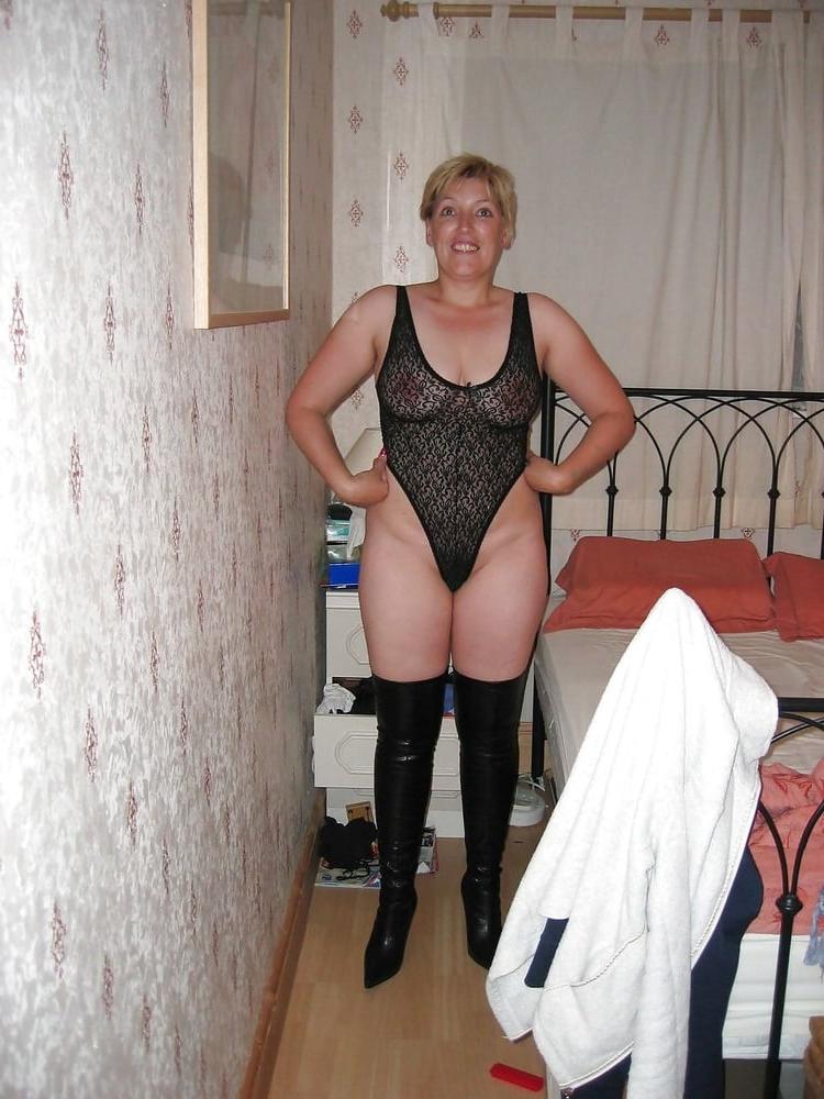 25P AMATEUR WIFE WITH BIG TITS