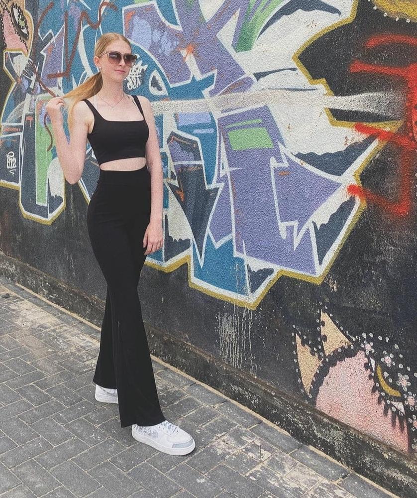 25P 20yo wannabe influencer Vanessa