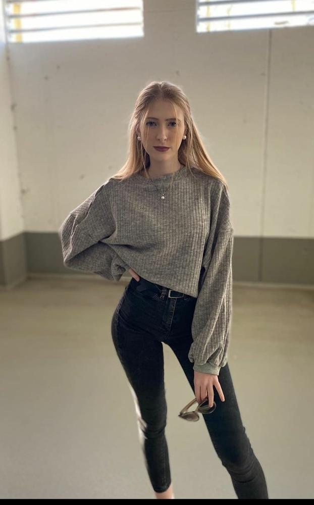 25P 20yo wannabe influencer Vanessa