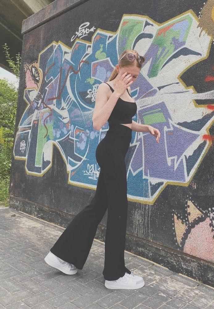 25P 20yo wannabe influencer Vanessa