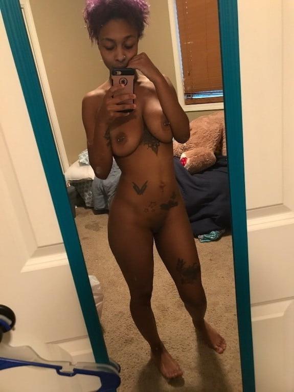 24P Ebony Selfies 32