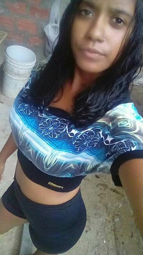 18P Tahis da Silva