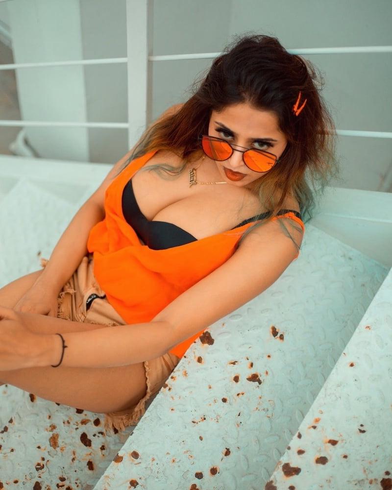 25P Sexy Hot Indian Model