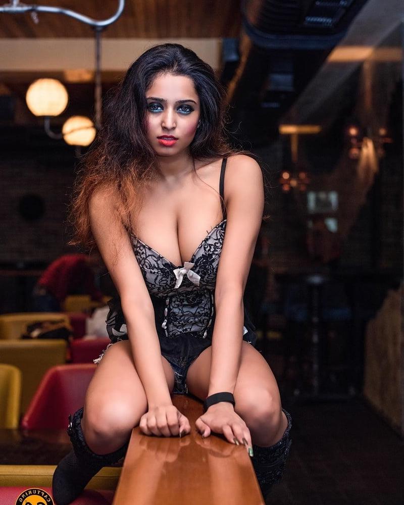 25P Sexy Hot Indian Model