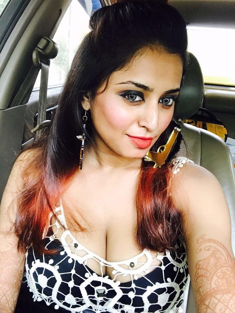 25P Sexy Hot Indian Model