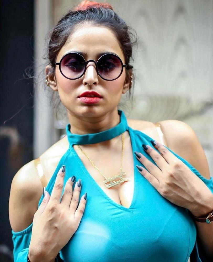 25P Sexy Hot Indian Model